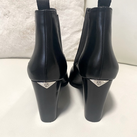 New! Never worn Michael Kors Bootie! Sz5.5 - Picture 3 of 5